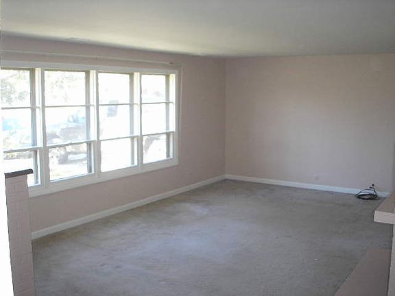 2nd image of 303 Wellesley Ln
