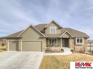 20004 Covington Cir, Gretna, NE 68028