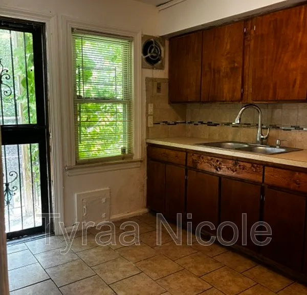 1931 Ewald Cir — Photo 3
