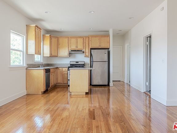 3rd image of 1615 1617 1/2 Golden Gate Ave