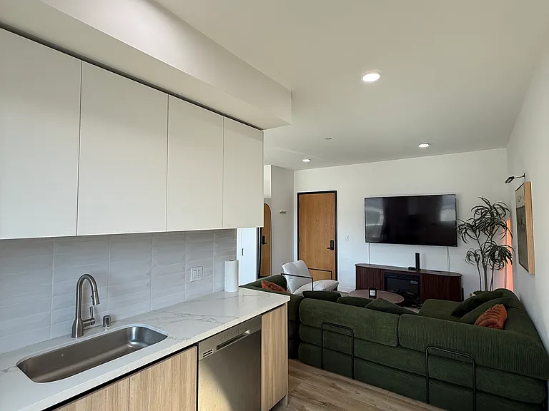 Fairfax Apartments — Photo 64