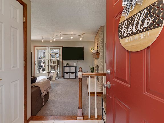 3rd image of 903 N Linden St APT 207