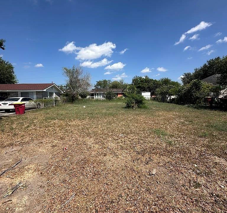 2nd image of 444 Los Altos St