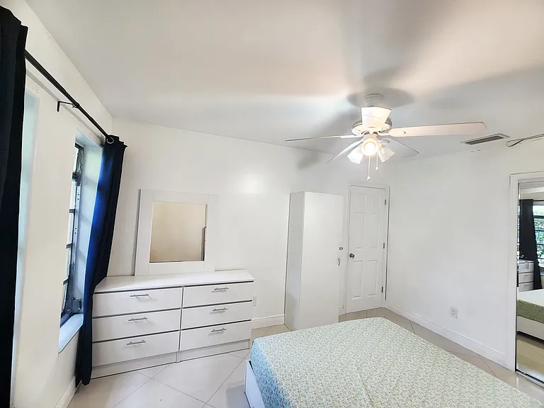 SW 103rd Pl — Photo 2