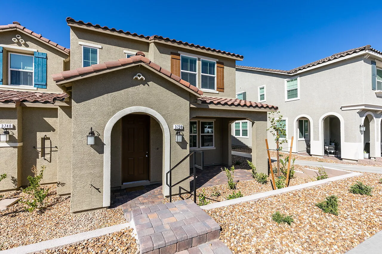 3 bed, 2.5 bath, 1809 sqft, $2,300 — Photo 4