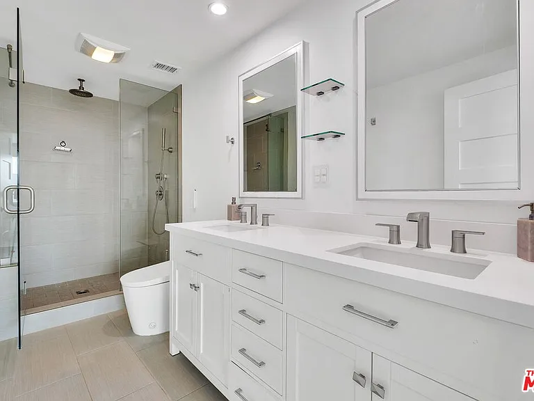 865 Comstock Ave #16C — Photo 4