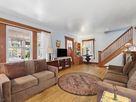 4th image of 30 Brookside Ave