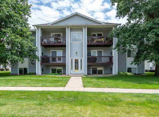 560 Augusta Cir APT 3, North Liberty, IA 52317
