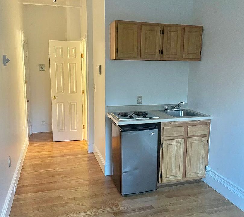 2nd image of 1077 Beacon St APT 6