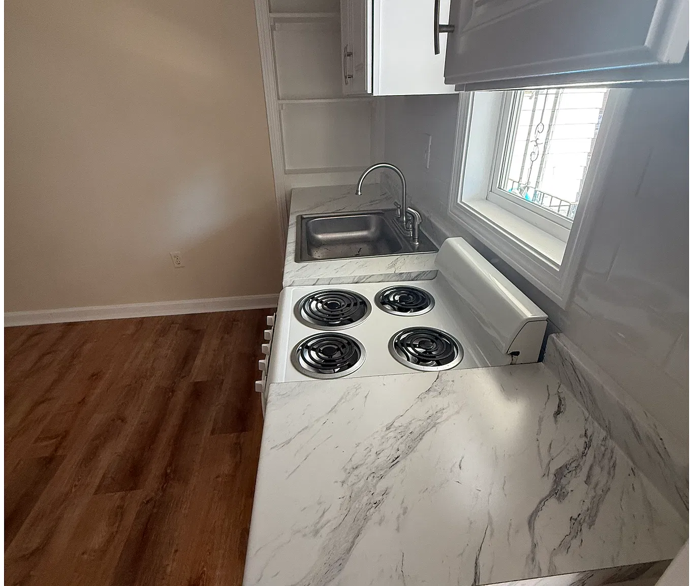 586 West Main Street — Photo 3