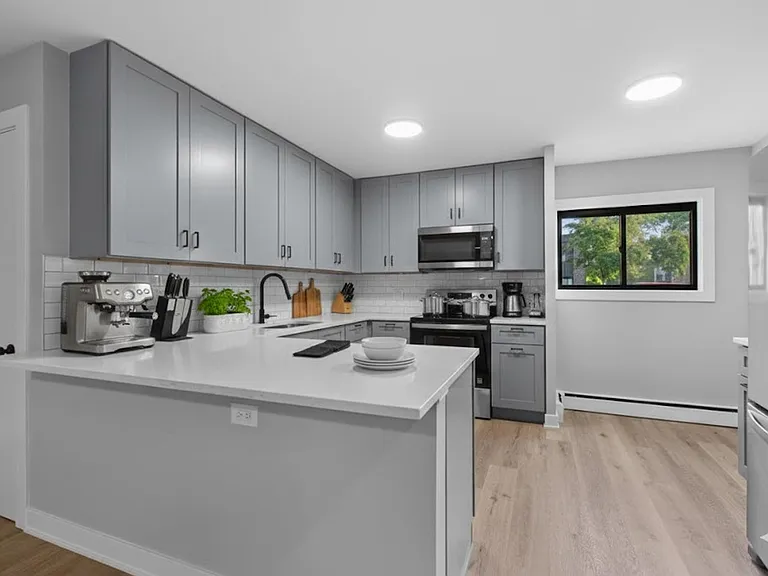 Maple Grove Apartments - Luxury and Convenience in Mundelein! — Photo 45