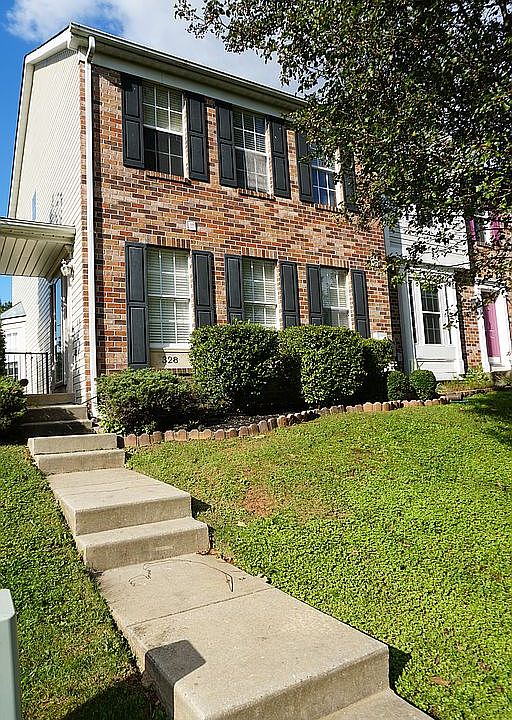 1st image of 328 Honeylocust Ct