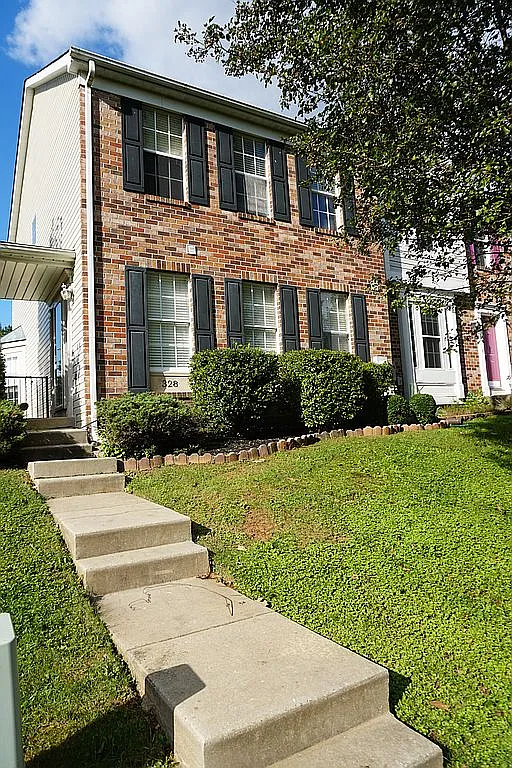328 Honeylocust Ct photo 1