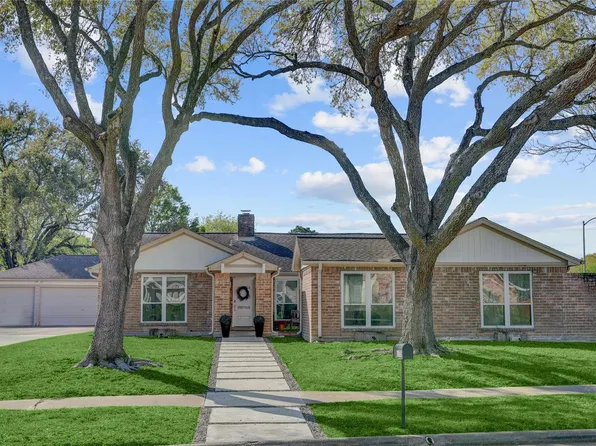 1135 Trowbridge Dr, Houston, TX 77062