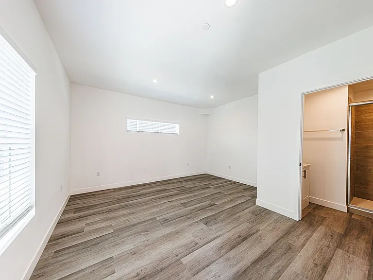 3015 Alsace Ave — Photo 86