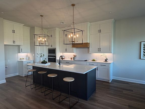 4th image of 10401 T Bury Ln