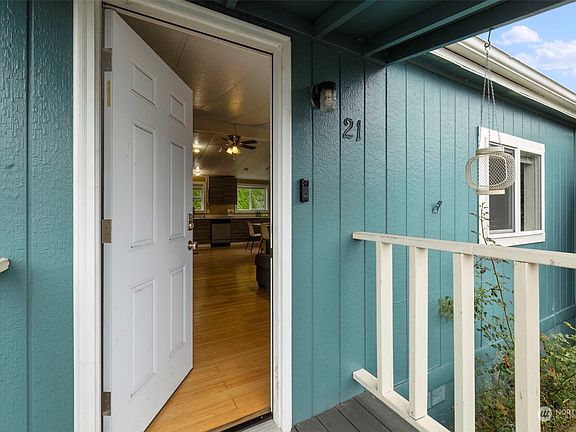 3rd image of 707 SE 37TH Street #21