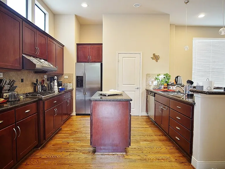 818 Lester St — Photo 12