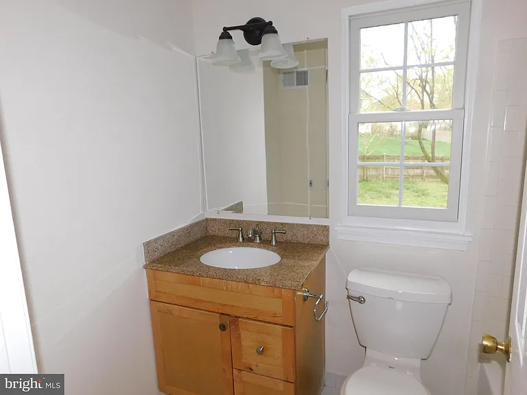 916 Pointer Ridge Dr — Photo 16