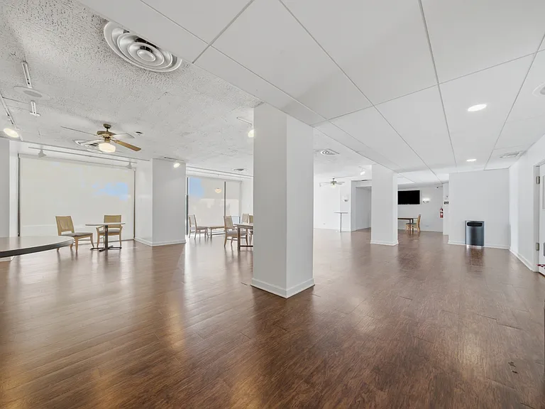 3200 N Lake Shore Dr #2102 — Photo 2