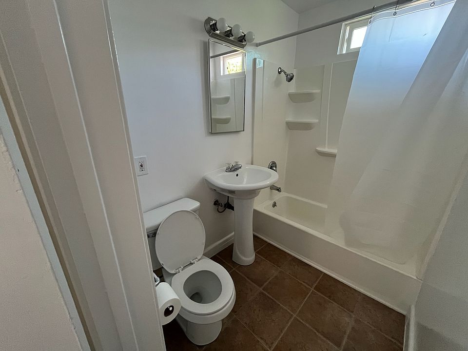 1st image of 4454 Linden Ave #4