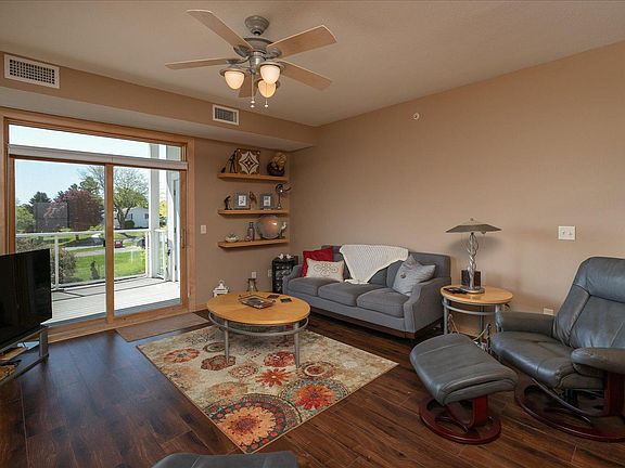 4th image of 1215 N Lakeshore Dr Unit 303