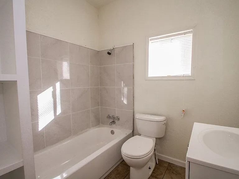 924 Saint James — Photo 22