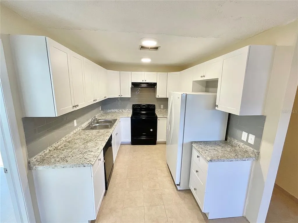 4 bed, 2.0 bath, 1588 sqft, $1,950 — Photo 4