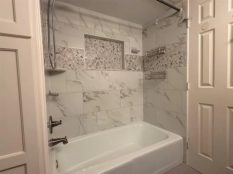 537 N Post Oak Ln #537 — Photo 13