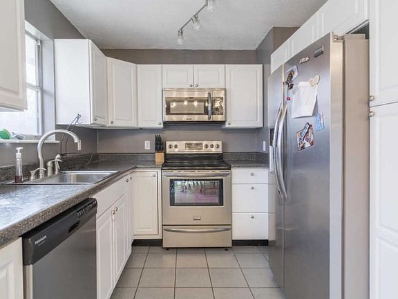 4th image of 120 Widow St