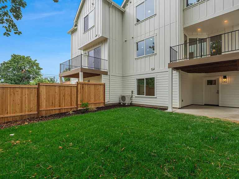 464 SE Haddock Ln — Photo 44