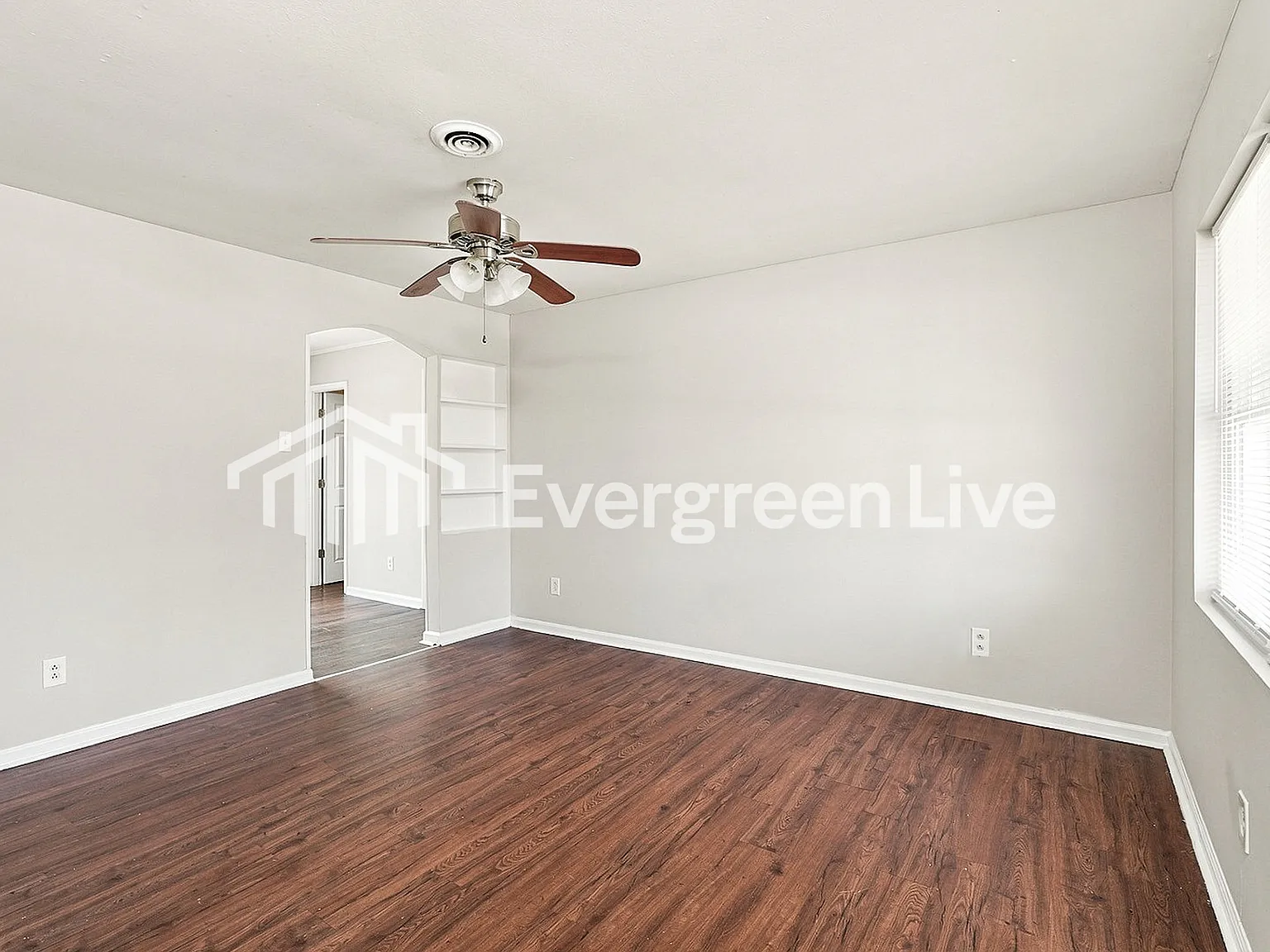 3 bed, 2.0 bath, 1300 sqft, $1,245 — Photo 3