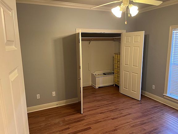 3rd image of 121 Gateway Dr
