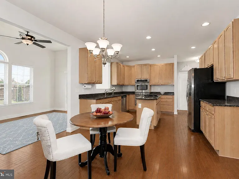 120 Nassau Dr — Photo 7
