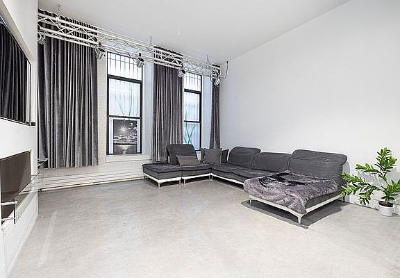 3rd image of 306 Elizabeth St Townhouse 1C