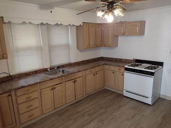 3rd image of 1830 Gunderson Ave #G