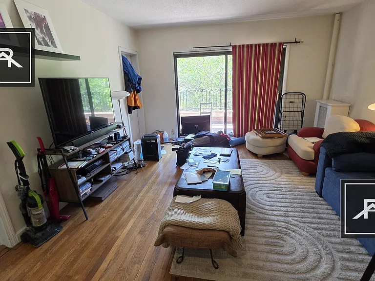 315 Summit Ave #8 — Photo 3