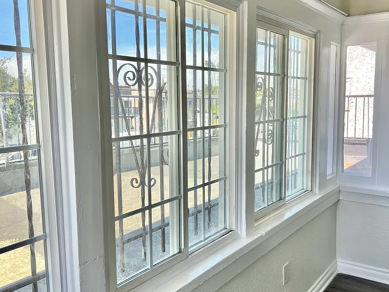 3990 S Normandie Ave — Photo 13