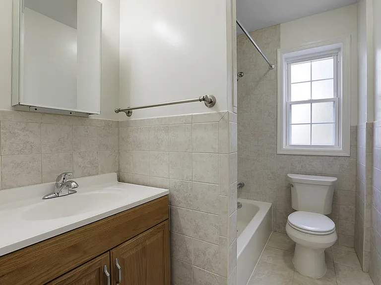 Mayflower Apartments — Photo 7