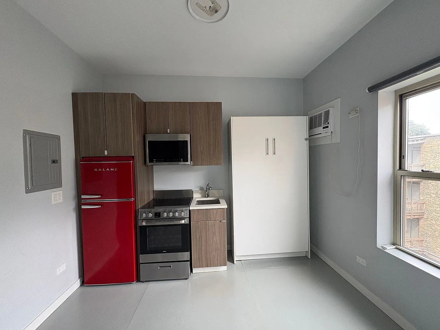 4700 N Racine Ave — Photo 3
