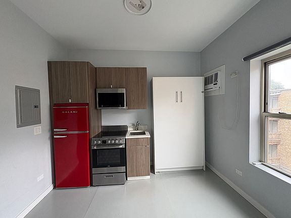 2nd image of 4700 N Racine Ave #110