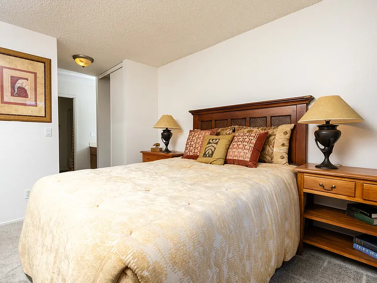 The Seasons Apartments — Photo 8