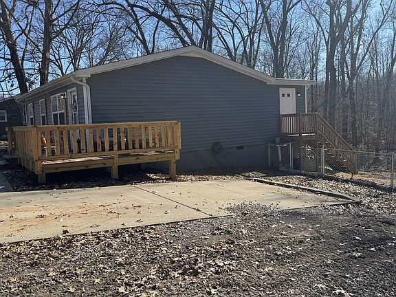 3rd image of 850 Potters Ln