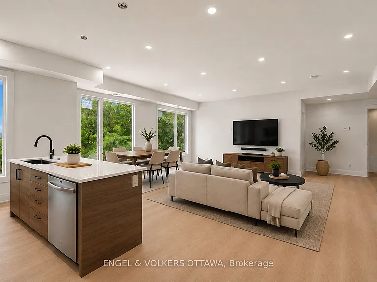 655 Donat St N #10 — Photo 1