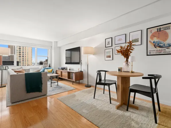 445 East 86th Street 8F image 1 of 7