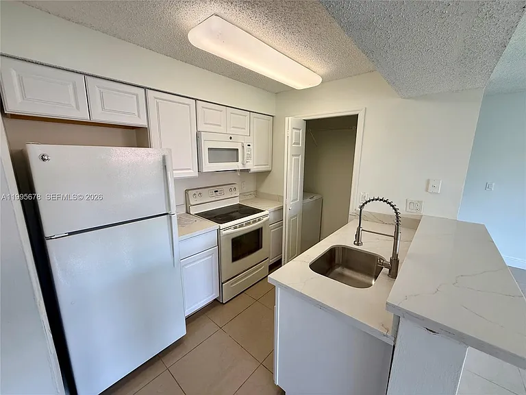1253 SW 46th Ave #1608 — Photo 5