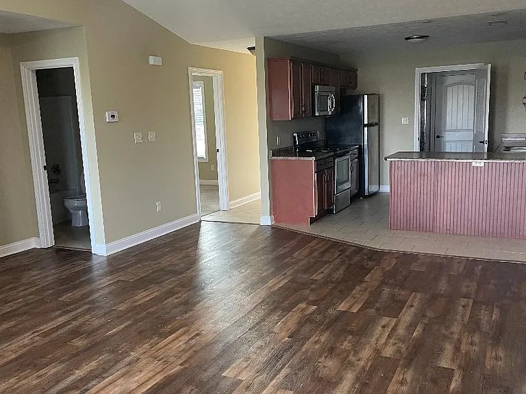 6011 Lauren Ln — Photo 2