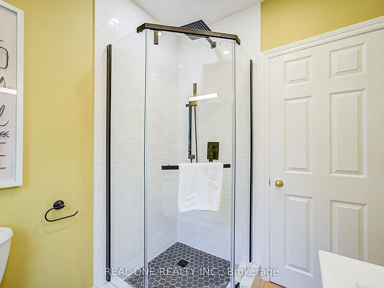 4052 Saint James Ave — Photo 18
