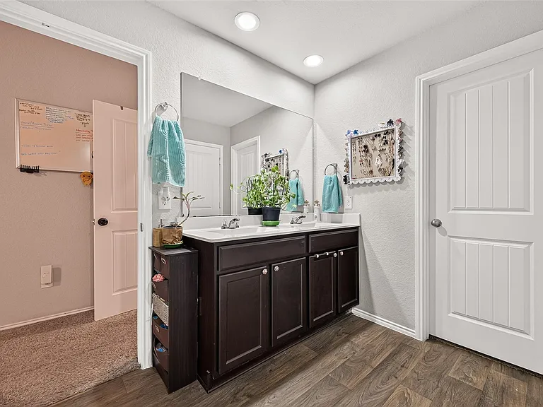 811 Petunia Falls Ln — Photo 27