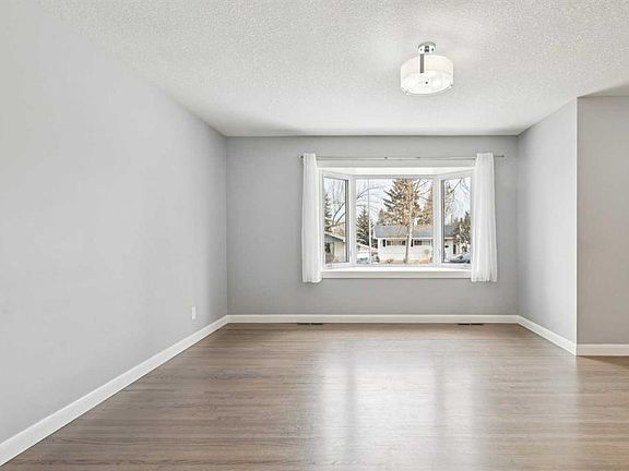 3rd image of 40 E Henefer Rd SW